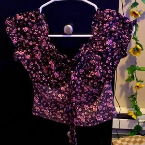 Very cute short sleeve crop top